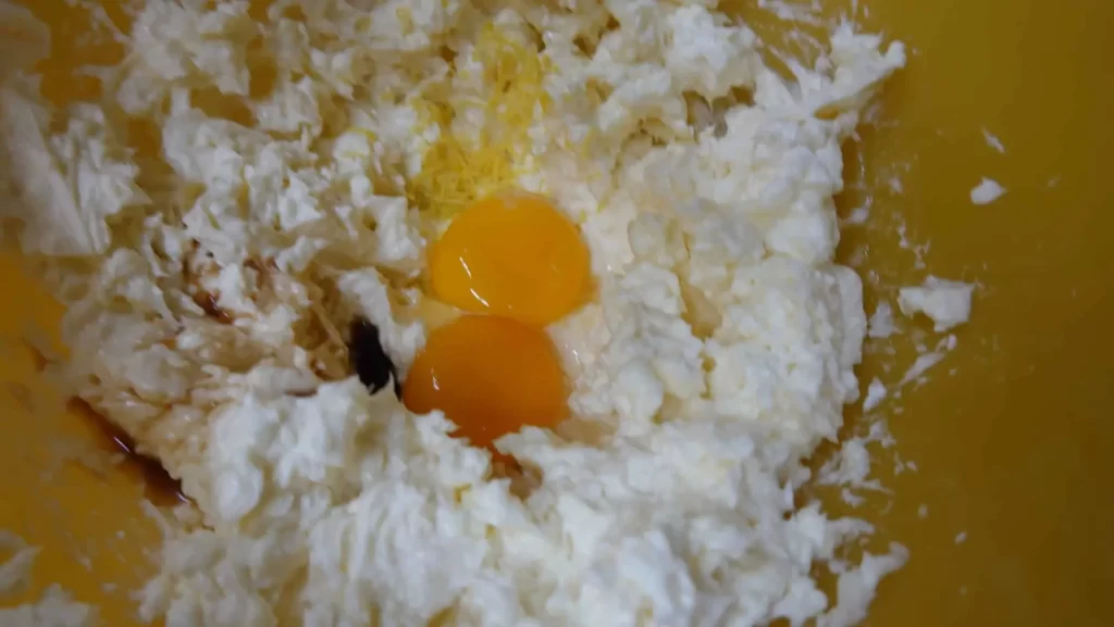 مزيج الكريمة والبيض